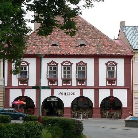 Hotel Restaurace A Penzion Podloubi Opočno Exterior foto